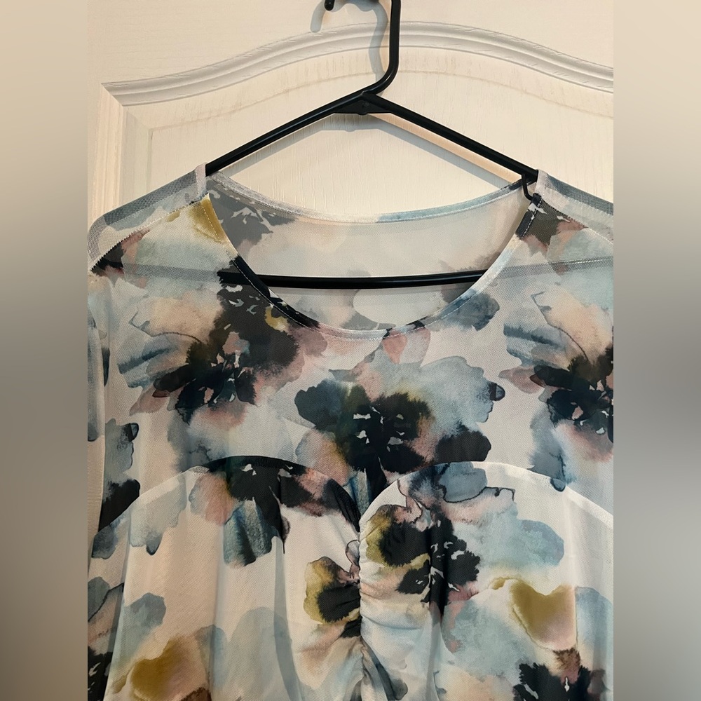 Torrid NWT multi colored floral shirt. 4 - Picture 7 of 10